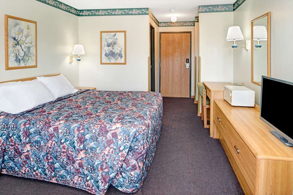 Rodeway Inn Red Oak Room photo