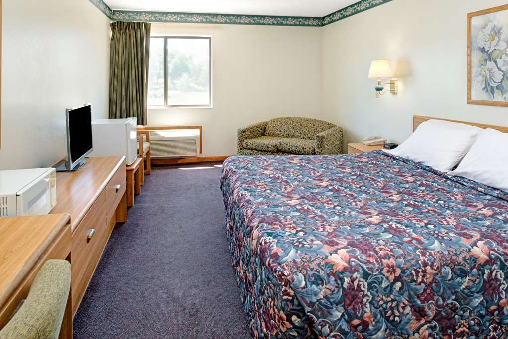 Rodeway Inn Red Oak Room photo